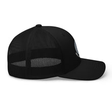 将图片加载到图库查看器,Globe Trucker Cap
